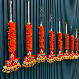 Guirnalda Colgante de Diya con Flores de Caléndula Naranja y Perlas, Decoración Festiva para Puerta, Pared, Diwali, Mandir y Hogar - Product Image 3