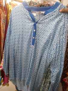 Chemisier respirant personnalisé à imprimé floral vibrant pour femme, chemise boutonnée à manches longues, style bohème, vintage, en satin écologique - Product Image 2