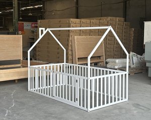 Cama Infantil con Estructura de Madera Blanca y Barandas de Seguridad, Cama para Niños Pequeños en Paquete Plano, Fabricante de Vietnam - Product Image 1