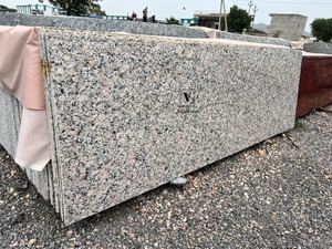 Dalles de granit rose Panchalwada de qualité supérieure, pierre naturelle pour plans de travail de cuisine, comptoirs, escaliers, revêtements de sol et murs - Product Image 1