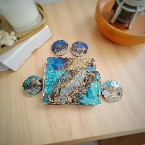 Plateau décoratif en résine et verre, plateau époxyé, plateau élégant avec poignées en cristal doré, plateau en résine géode pour coiffeuse - Product Image 3