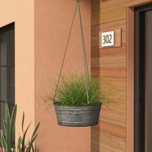 Pot de fleurs suspendu en métal galvanisé tendance avec corde pour la décoration de plantes vertes en intérieur et en extérieur - Product Image 1