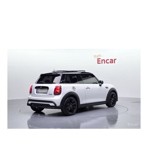 Mini Cooper Classic Plus 2022 avec caméra arrière, sièges en cuir, conduite à gauche - 36 873 km - Product Image 2