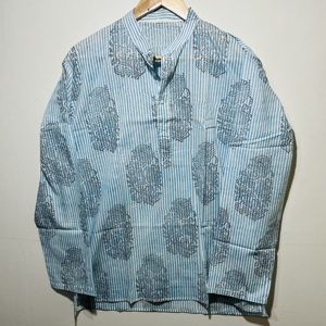 เสื้อคุร์ต้าแขนยาวสีฟ้าอ่อนผ้าฝ้าย 100% เนื้อนุ่มพิเศษสำหรับผู้ชาย |   ชุดคุรตะพิมพ์ลายดอกไม้ด้วยมือ งานพรีเมียมสำหรับงานเทศกาล สไตล์ชาติพันธุ์ - Product Image 1