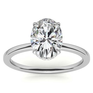 Anillo de Moissanita Certificada con Corte Brillante y Halo Oculto, Plata de Ley 925, Regalo de Lujo para Compromiso, Boda o Aniversario para Ella - Product Image 1