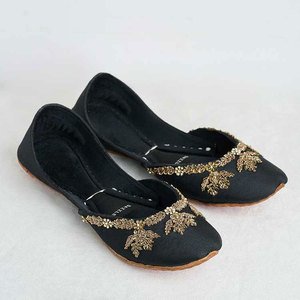 รองเท้าคุสซ่าแฟชั่นพิมพ์ลายกันลื่น ทำมือ พื้นรองเท้าหนังแท้ ปักสีตามสั่ง และโลโก้ตามสั่ง - Product Image 1