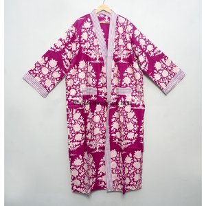 Kimono de algodón de elegancia atemporal para un look clásico. Kimono con cuello en V, diseño sencillo y estampado floral para uso casual. - Product Image 3