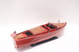 Modelo de Lancha Rápida de Madera Chris Craft Runabout 1930 Hecho a Mano - Réplica a Escala de Lancha Clásica para Decoración de Hogar u Oficina - Product Image 5