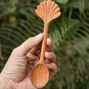 Cuchara de madera con mango de concha, cuchara de madera de fresno para café, té, postre, cuchara de madera con diseño de flor y mariposa, cuchara de madera de Vietnam - Product Image 1