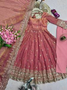 Ensemble de robe longue Anarkali de créateur pour femme, entièrement cousu, en soie Fandy, pour Diwali, mariage, soirée, avec broderie lourde, extensible et à séchage rapide - Product Image 4