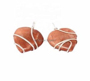 Vente en gros de collier pendentif en agate naturelle, fil de fer fabriqué à la main, quartz rond, style Feng Shui avec technique sculptée - Product Image 5