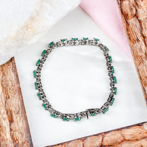 Bracelet artisanal de créateur en argent sterling 925 avec émeraude naturelle de qualité supérieure sertie griffe – Bijou haut de gamme, cadeau idéal pour les fêtes - Product Image 4