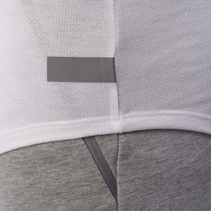 Nueva Camiseta sin Mangas Casual de Moda para Hombre, Ajustada, para Correr y Entrenar, OEM Personalizada, Camiseta de Gimnasio de Secado Rápido, Transpirable, con Insignia, Venta al por Mayor - Product Image 6