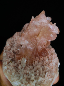 Vente en gros de Heulandite rouge naturelle sur grappe de Prehnite, spécimen minéral brut, cristal, pierre de guérison, décoration, Chine, Himachal - Product Image 3