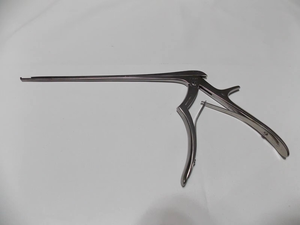 Kerrison Rongeurs Premium en Acier Inoxydable, Instruments Chirurgicaux Réutilisables pour Neurochirurgie, Orthopédie et Chirurgie Spinale, Certifiés CE ISO - Product Image 6