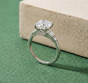 Magnifique bague en diamant de laboratoire taille coussin de 4,60 carats, légère et confortable, en or 10K ou 14K, bijou raffiné pour femme. - Product Image 1