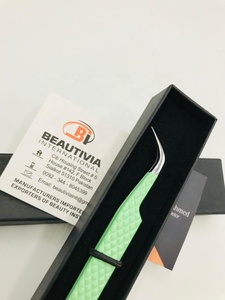 Applicateur de cils incurvé en J en acier inoxydable durable professionnel de haute qualité pince à épiler faux cils de marque privée forte - Product Image 2