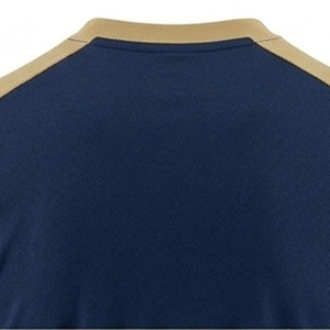 Camiseta Deportiva de Algodón Transpirable de Alta Calidad con Cuello en V, Logotipo Personalizado, Ribete en Contraste en Hombros y Mangas, Dos Tonos, Estilo Béisbol - Product Image 5
