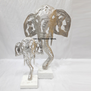 Statue élégante d'éléphant en métal pour décoration de salon, au design moderne et finition chromée attrayante - Product Image 1