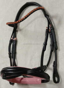 Brida de caballo de cuero de alta calidad con banda nasal suave acolchada Equipo esencial para el cuidado de los caballos Diseño elegante de flash caliente - Product Image 3