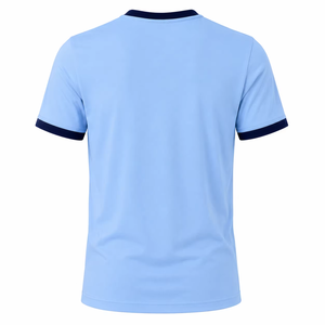 Camiseta de Manga Corta Azul Claro para Hombre con Ribete en Contraste Azul Marino, Corte Regular, Estilo Casual, Cuello Redondo, Color Sólido, Diseño Personalizado - Product Image 2