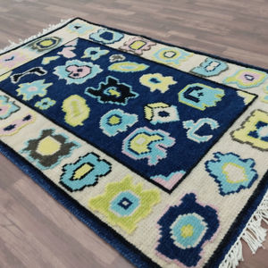 Alfombra de Lana Azul Pastel con Diseño Floral Estilo Oushak, Tejida a Mano, con Corte Tallado, Vintage, Hecha a Mano, Decorativa para Sala de Estar - Product Image 1