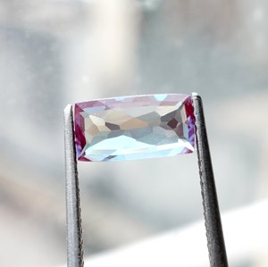 พลอยอเล็กซานไดรต์ธรรมชาติ 1.40 กะรัต ทรงคุชชั่น เปลี่ยนสีได้ HAYAAT GEMS สำหรับทำเครื่องประดับ - Product Image 3