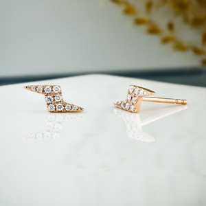 Pendiente de Oro Sólido de 14K con Diamante en Forma de Rayo, Diamante Cultivado en Laboratorio, Pendiente Elegante y Único para Mujer, Pieza Individual - Product Image 1