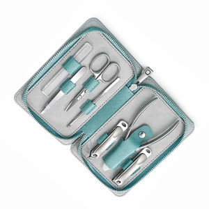 Kit de Manicura de Acero Inoxidable 7 en 1, Juego de Herramientas para Uñas, Estuche de Viaje Portátil, Estilo Clásico para Adultos - Product Image 1