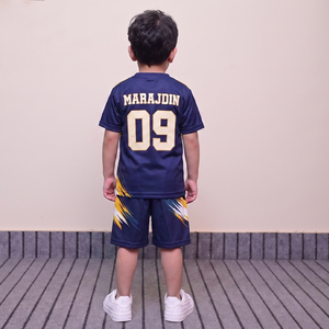 ชุดเสื้อฟุตบอลชายสีดำพิมพ์ลายแบบซับลิเมชั่นพร้อมกางเกงขาสั้น แต่งขอบสีทอง เอวยางยืด แห้งเร็ว ระบายอากาศได้ดี น้ำหนักเบา 100% - Product Image 5