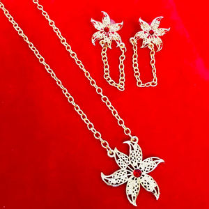 MOLL JEWELLERS - Conjunto de Collar y Pendientes de Aleación de Zinc con Baño de Oro de 24K y Diseño Floral, con Circonitas, para Mujer, Regalo de Compromiso o Boda - Tercera Marca - Product Image 1