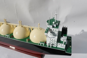 Maqueta de Barco Comercial de Madera Hecha a Mano - Réplica a Escala de Buque Tanque de Carga Oceánica, Decoración de Escritorio de Oficina, Buque Tanque de Gas GNL - Product Image 6