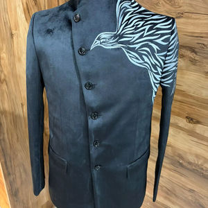 Traje Bandhgala Negro de Diseñador para Hombre con Estampado de Águila – Chaqueta Estilo Sherwani Indo-Occidental para Novio de Boda - Product Image 1