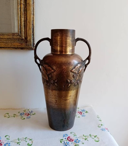 Modernos y Lujosos Floreros Metálicos de Diseño Moderno, Macetas Metálicas para Decoración del Hogar, Hoteles y Bodas, Amplia Gama de Floreros Disponibles - Product Image 1