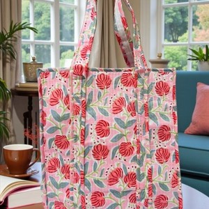 Sac fourre-tout traditionnel écologique pour femme en 100 % pur coton, imprimé floral, matelassé fait main, léger, 18 pouces, avec fermeture éclair, en toile - Product Image 4