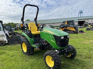 Tracteur utilitaire compact John Deere 2025R 24 CV 4x4 à moteur diesel et transmission hydrostatique, avec option chargeur – Meilleures ventes - Product Image 5