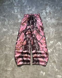 Chándal de camuflaje rosa con estampado de árboles por sublimación personalizado OEM, sudadera con capucha de forro polar de alta calidad con cremallera y pantalón holgado de pierna ancha. - Product Image 4