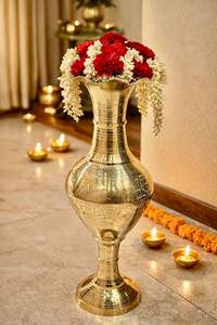Vase à fleurs en laiton artisanal, urne en métal gravée Meenakari traditionnelle, décoration pour la maison et le bureau, grand vase de sol moderne, finition polie - Product Image 5