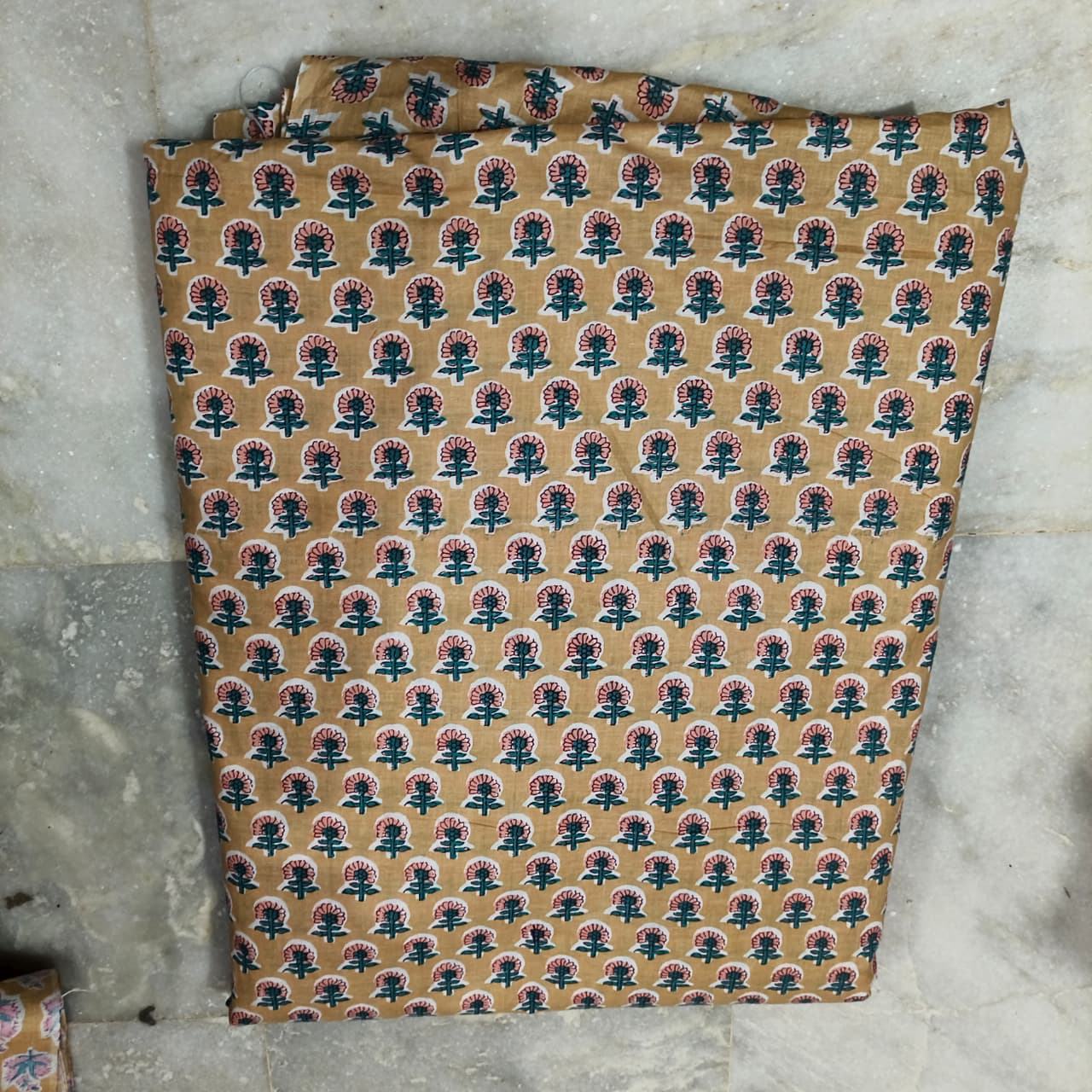 สีน้ำตาล