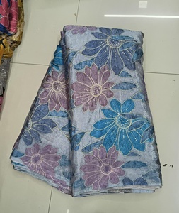 Tissu chinon multicolore à imprimé positionné |   Tissu en soie imprimé numérique floral de qualité supérieure pour sari, robe, lehenga, vente en gros - Product Image 2