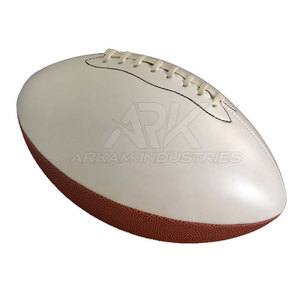 Ballon de rugby durable au toucher doux avec un contrôle de forme fiable, idéal pour les exercices de passe et les matchs. - Product Image 3