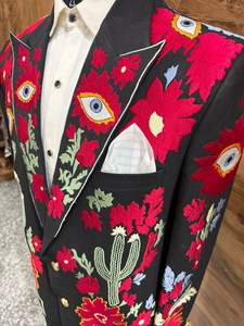 Blazer noir brodé de fleurs pour homme avec motif œil artistique – Veste de costume de créateur pour fêtes et mariages - Product Image 3