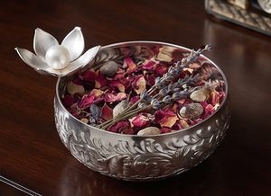 Cuenco Decorativo de Plata Hecho a Mano de Primera Calidad con Diseño Floral Tallado y Acento de Loto Perlado, Estilo Chino Tradicional para Regalo - Product Image 5