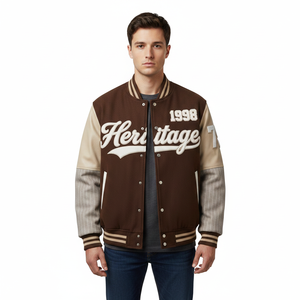 Chaqueta Varsity Heritage 1998 para Hombre, Color Marrón Beige, Bordada, Estilo Letterman, Corte Regular, Cuello Camisero - Product Image 4