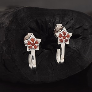 Pendientes de Plata de Ley 925 con Forma de Estrella y Circonitas Rojas, Estilo Bonito para Uso Diario de Mujeres - Product Image 2