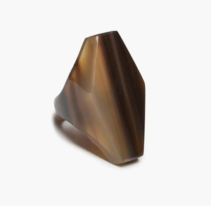 Bague en corne de buffle naturelle au design élégant pour femmes, écologique, faite à la main, style moderne par HF Crafts - Product Image 1