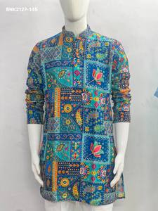 Kurta corta de crepé para uso ocasional con bordado de hilo dorado y lentejuelas, y pantalón polo de algodón grueso con bolsillos. Exportador indio. - Product Image 4