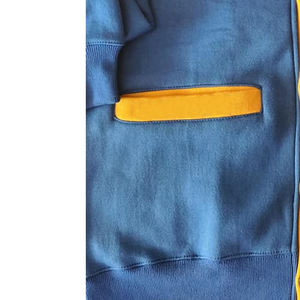 Cardigan universitaire style collège avec logo personnalisé, boutonnage frontal, en maille épaisse anti-plis, uniforme de sororité en nylon - Product Image 4