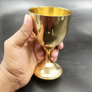 Copa de Vino Elegante Hecha a Mano en Latón con Borde Dorado en Forma de Campana, Muy Solicitada, Ideal para Regalos - Product Image 4