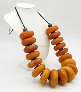 Collier en perles de résine artisanal de luxe sur mesure, de haute qualité, poli, magnifique, en résine d'angle, pour femmes - Product Image 2